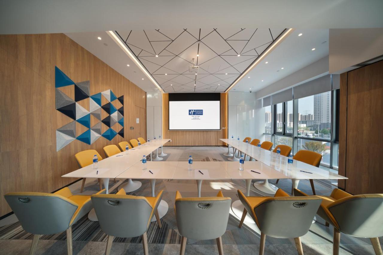 Holiday Inn Express Shanghai Huijin By Ihg Exterior photo