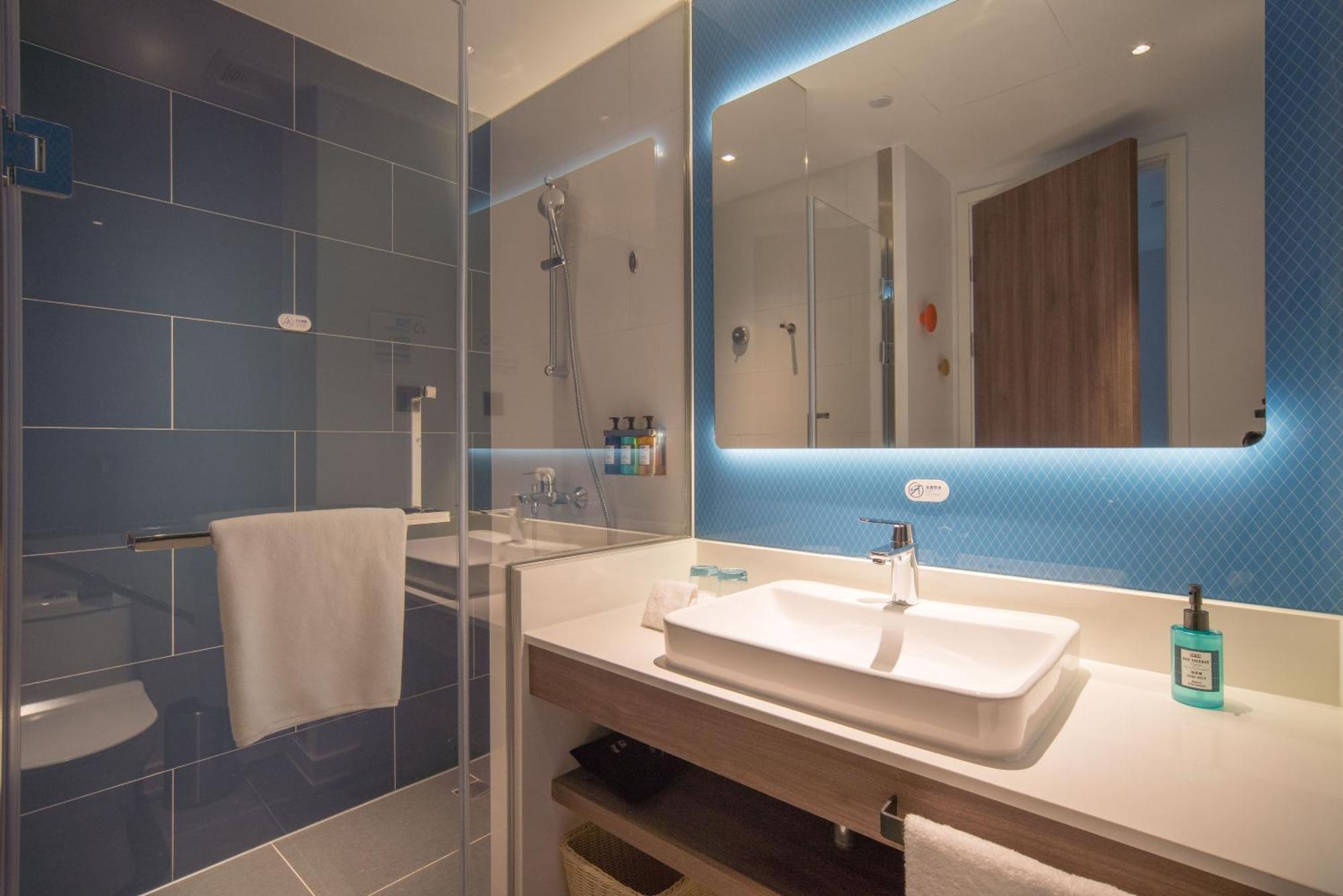 Holiday Inn Express Shanghai Huijin By Ihg Exterior photo