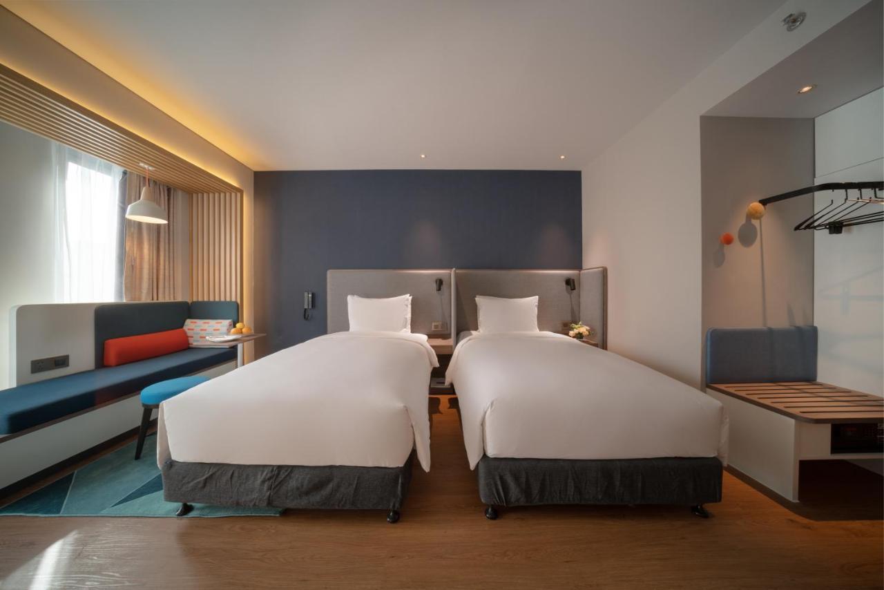 Holiday Inn Express Shanghai Huijin By Ihg Exterior photo